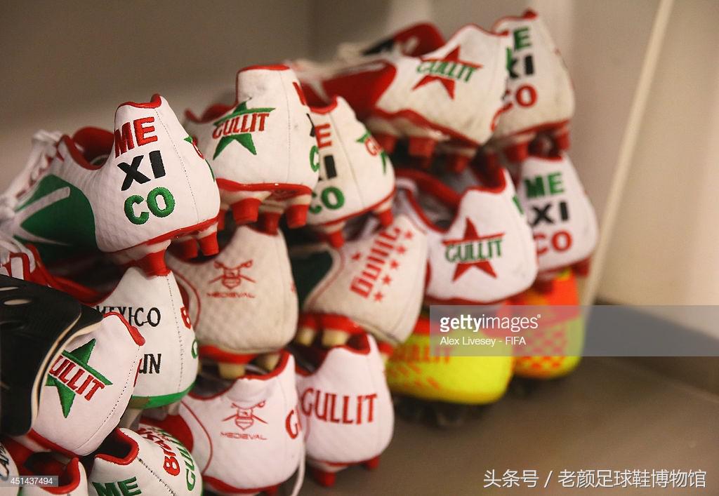 世界杯鸳鸯足球鞋,世界杯彪马鸳鸯足球鞋绿橙