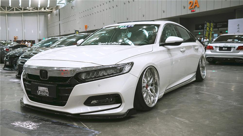 本田10代雅阁国内首改，花费7万将车打造成精品姿态！