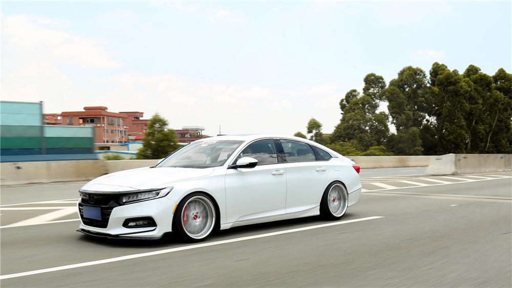 本田10代雅阁国内首改，花费7万将车打造成精品姿态！