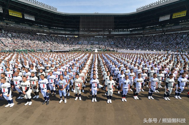 日本高中棒球赛甲子园开幕，日本皇太子出席