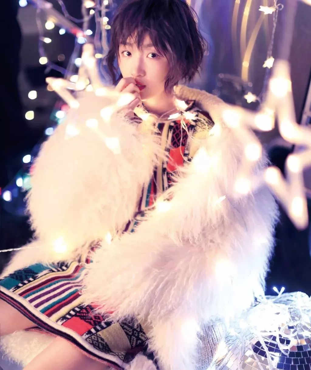 方便好看又无需打理的短发造型,给大家分享一款短发造型教程