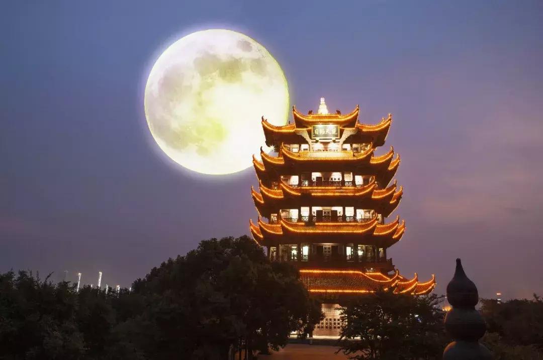 8月飞机票通常最低几折,八月北京到新疆机票价格