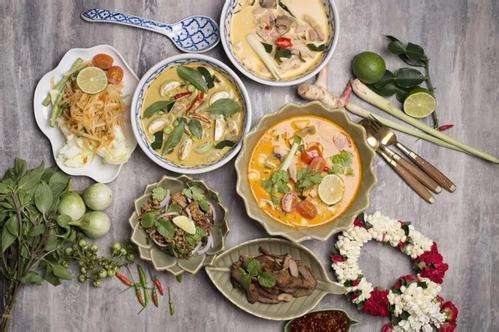 中国游客在泰国逛菜市场,泰国人逛中国超市