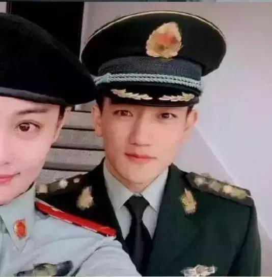 张馨予老公何捷童年照曝光,张馨予老公何捷多大年龄了