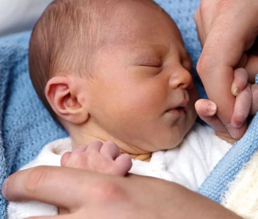 早产儿出生3天后续,早产儿出生3天就被抛弃