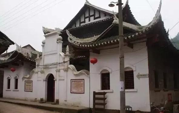 四川一古镇荒废无人居住,四川这座隐藏在喧闹中的千年古镇