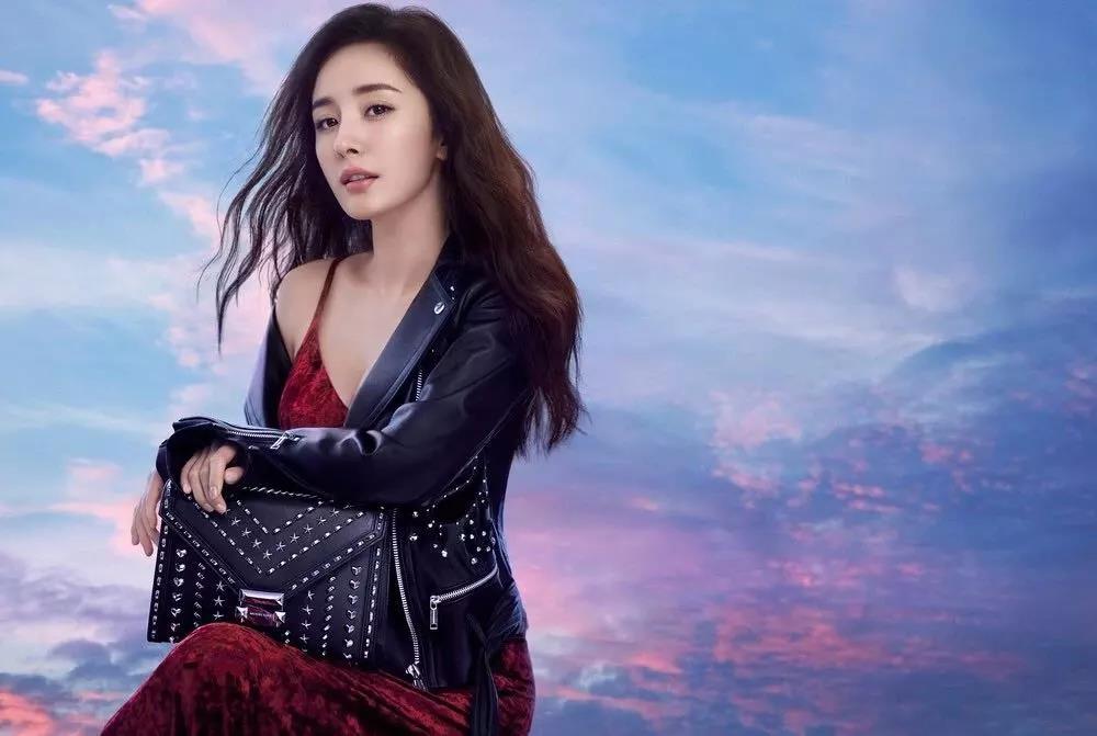 七夕新款大牌包包,杨幂周笔畅包包新品发布会视频