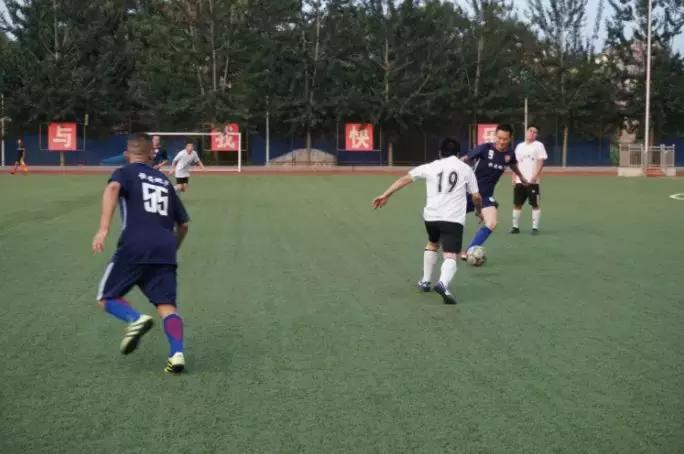 点燃新激情,丰富新生活——“映连红杯”足球邀请赛鸣锣收金