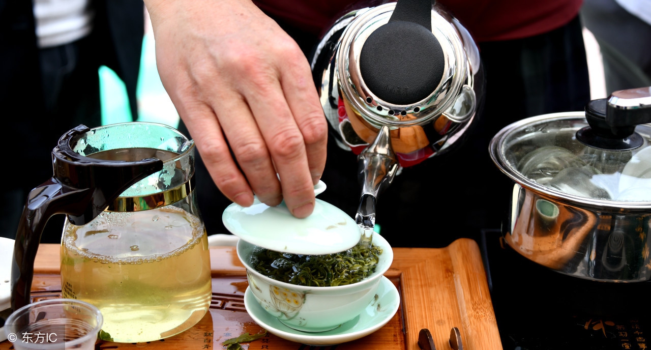 蒸馏水纯净水饮用水哪个好,碱性小分子饮用水