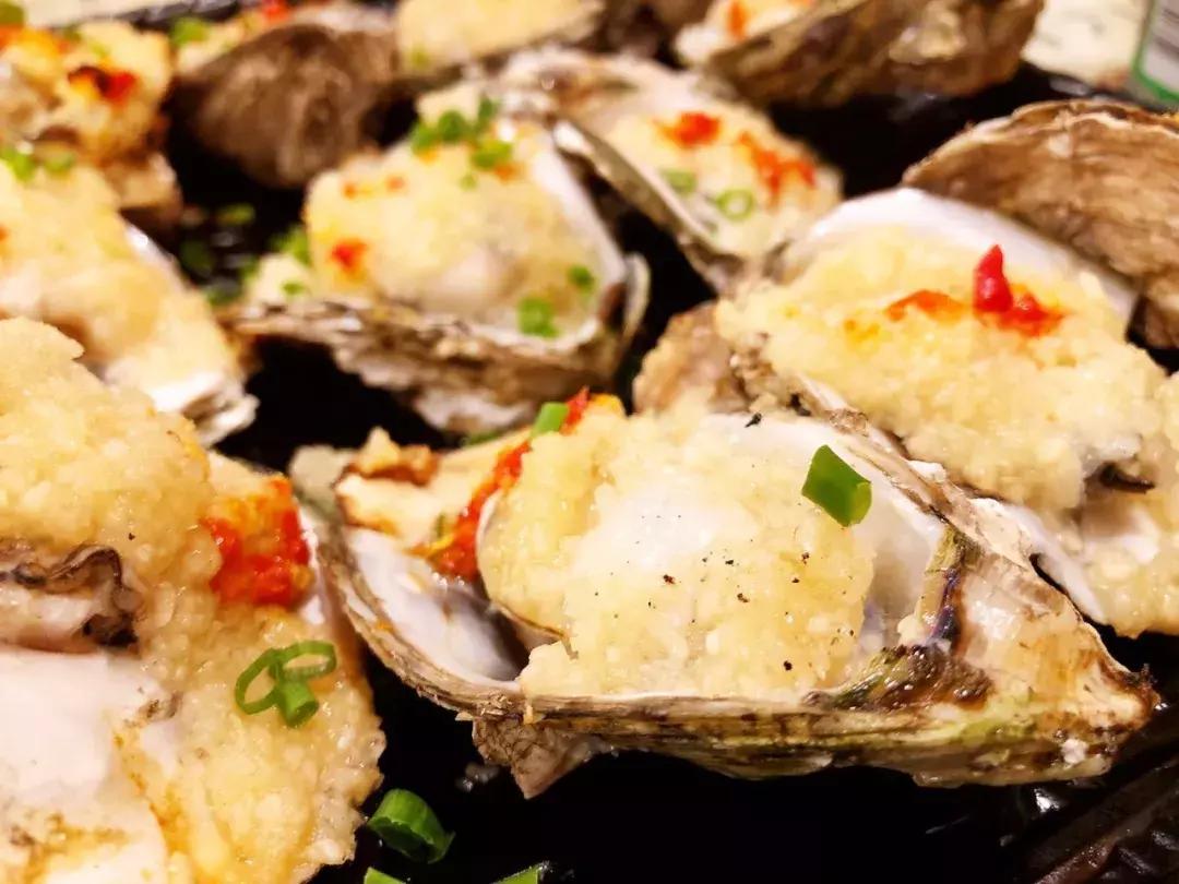 生蚝配什么一起最好吃,情侣吃什么美食比较好