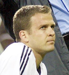 力压战神巴蒂的头球帝皇比埃尔霍夫