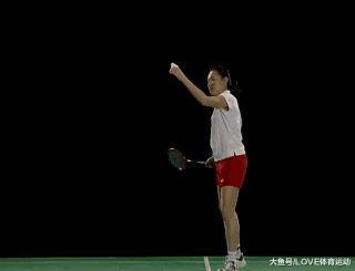 羽毛球后场高远球起跳挥拍动作,羽毛球后场高远球击球点教学方法