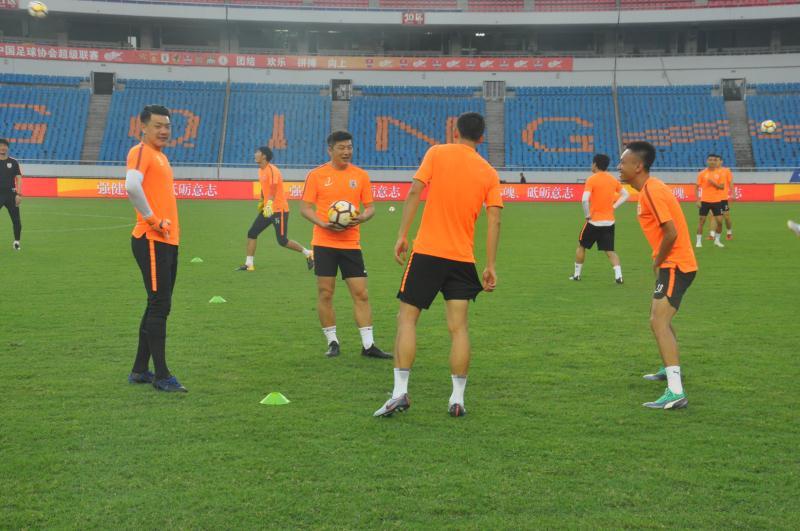 鲁能4:1最新比赛,中超第十七轮重庆对鲁能