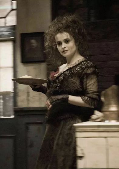 爱丽丝梦游仙境电影红桃皇后结局,爱丽丝梦游仙境红皇后电影完整版