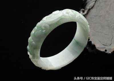 翡翠手镯真假辨别,如何挑选翡翠手镯飘蓝花