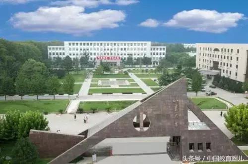 盘点中国十大霸气大学校门，这个“棺材门”却深受学生喜爱