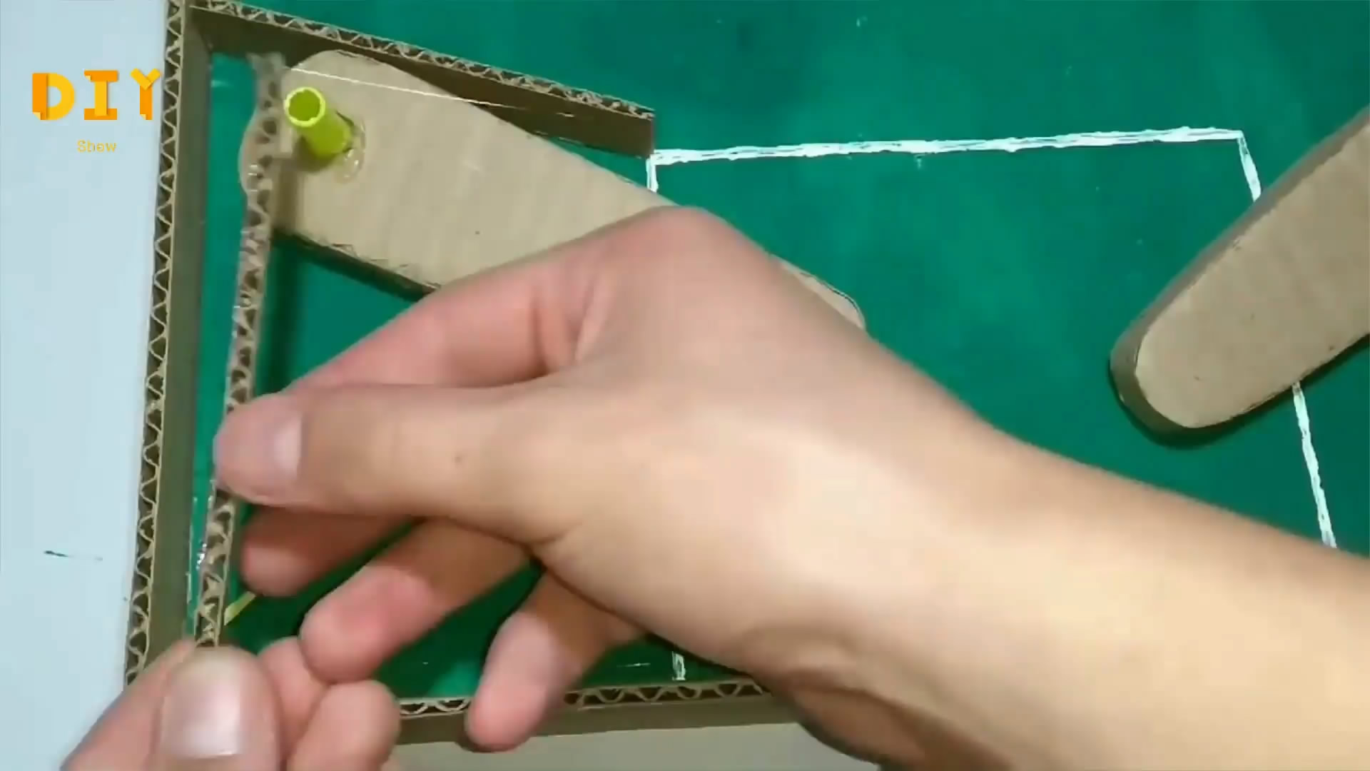 如何用磁铁做一个足球游戏机,纸板弹珠游戏机