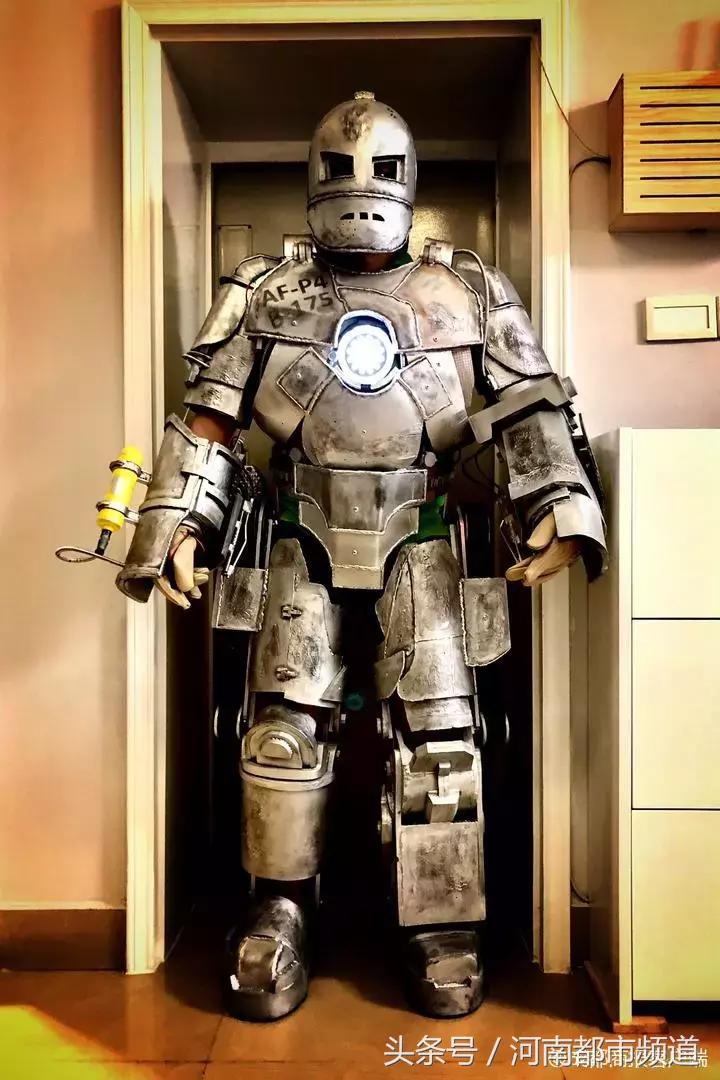 燃!成都小伙花400小时手工打造“钢铁侠”战衣,机械感爆棚!