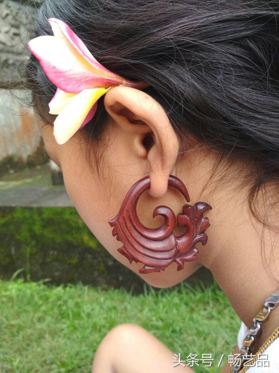 能吓哭妹子的“粗”爆耳环原来并不“粗”