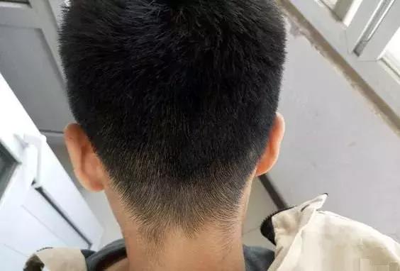 小伙戒赌2年,小伙戒烟一年后