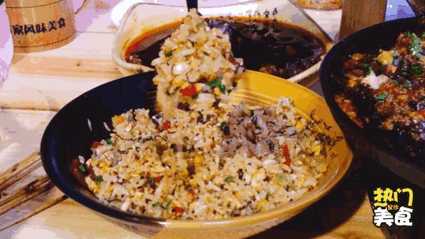 星沙这个老板竟把烧烤店开在远离闹市的偏僻之地，居然还火到不行