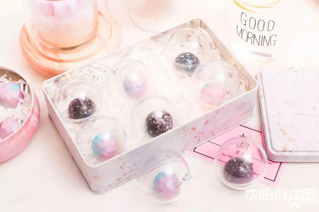 一口吞下宇宙!史上最“*力暴**”星空蛋糕,吃它得用锤子砸!