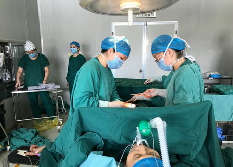 子宫切口瘢痕妊娠严重并发症,双胞胎疤痕子宫大出血