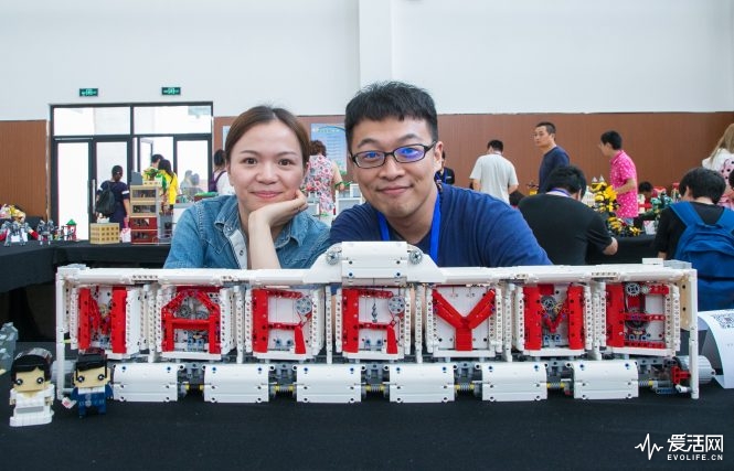 齐聚百名玩家的乐高作品展看高手们拼出一个未来世界