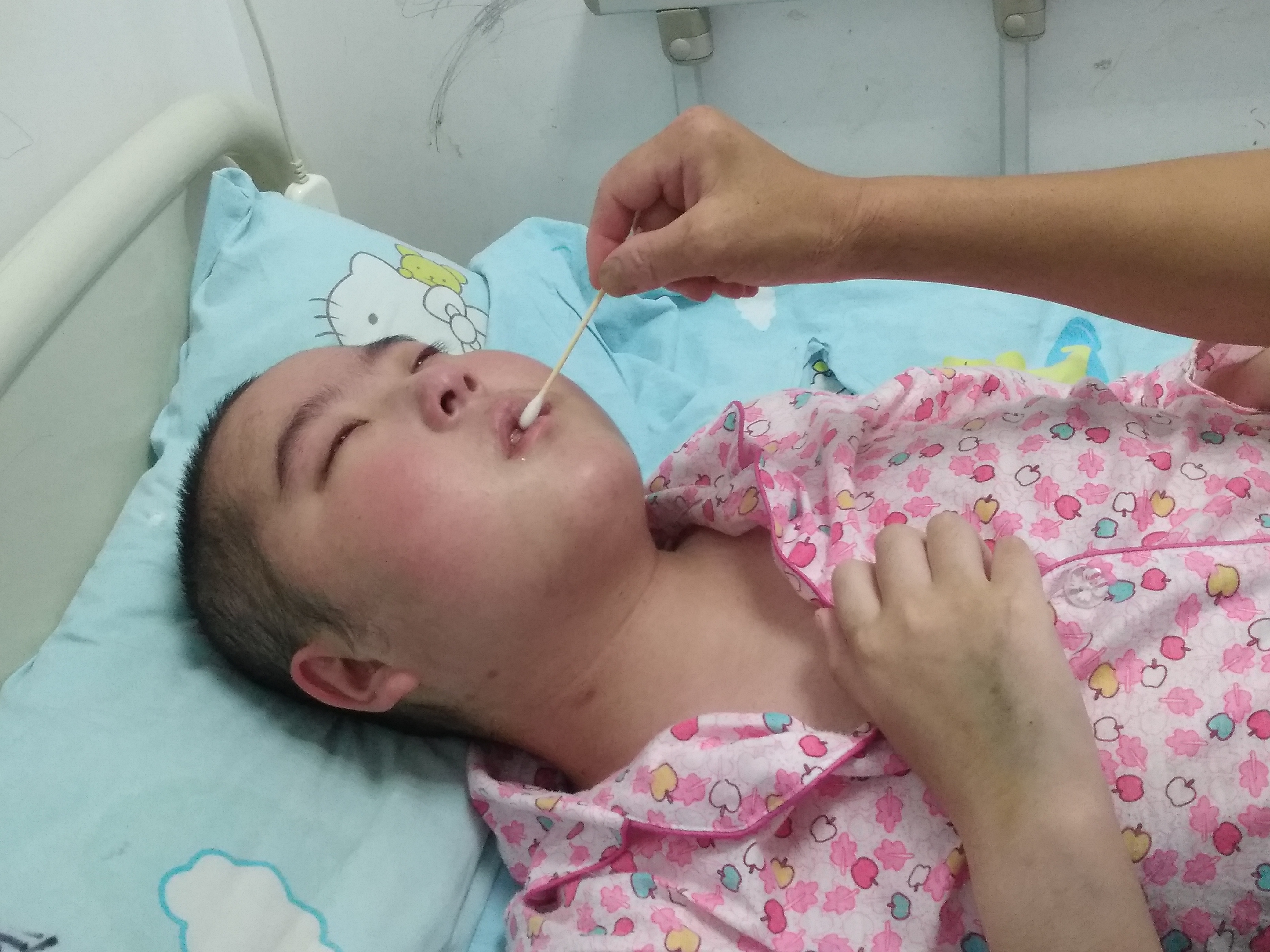 14岁女孩患红斑狼疮不让父母卖房：万一救不了我你们连家也没了