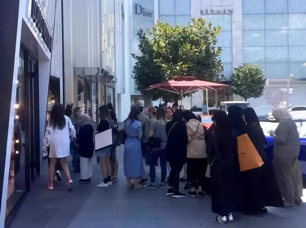 三分钟法治新闻全知道最新,53岁民警落水瞬间