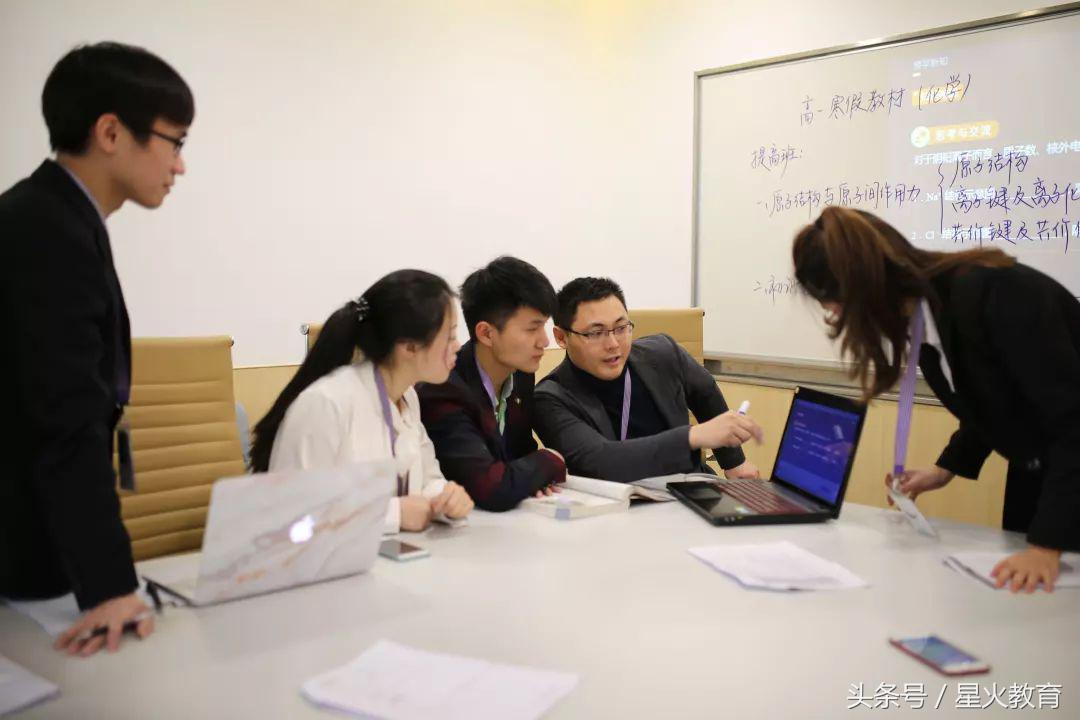 以人才铸就发展，千锤百炼的星火老师