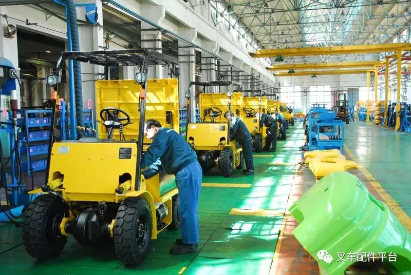 电动叉车和柴油叉车成本对比,电动叉车和油叉车性价比