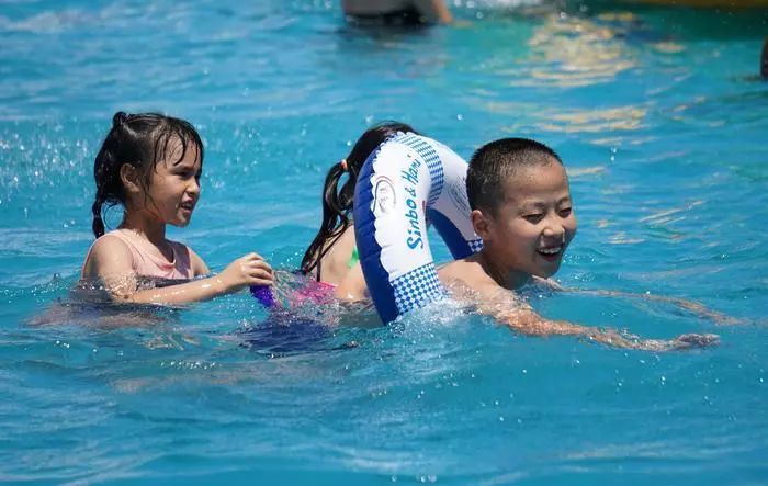 李宁品牌男童泳衣,儿童游泳李宁的泳衣好吗