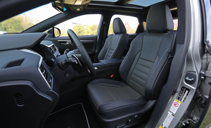 海外体验雷克萨斯RX加长版，仅仅是两个座椅的区别吗？