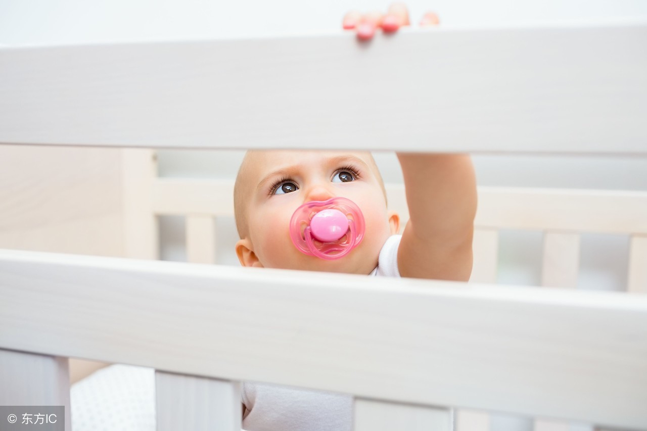 宝宝意外坠落怎么办,宝宝掉床后如何判断掉床姿势