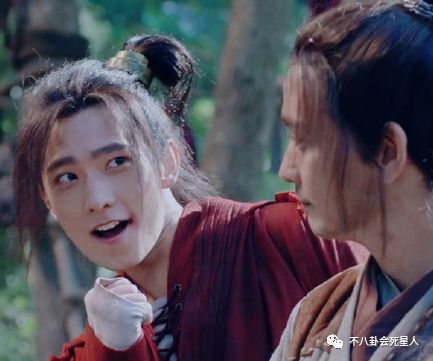 杨洋武动乾坤杀青宴,杨洋被虐