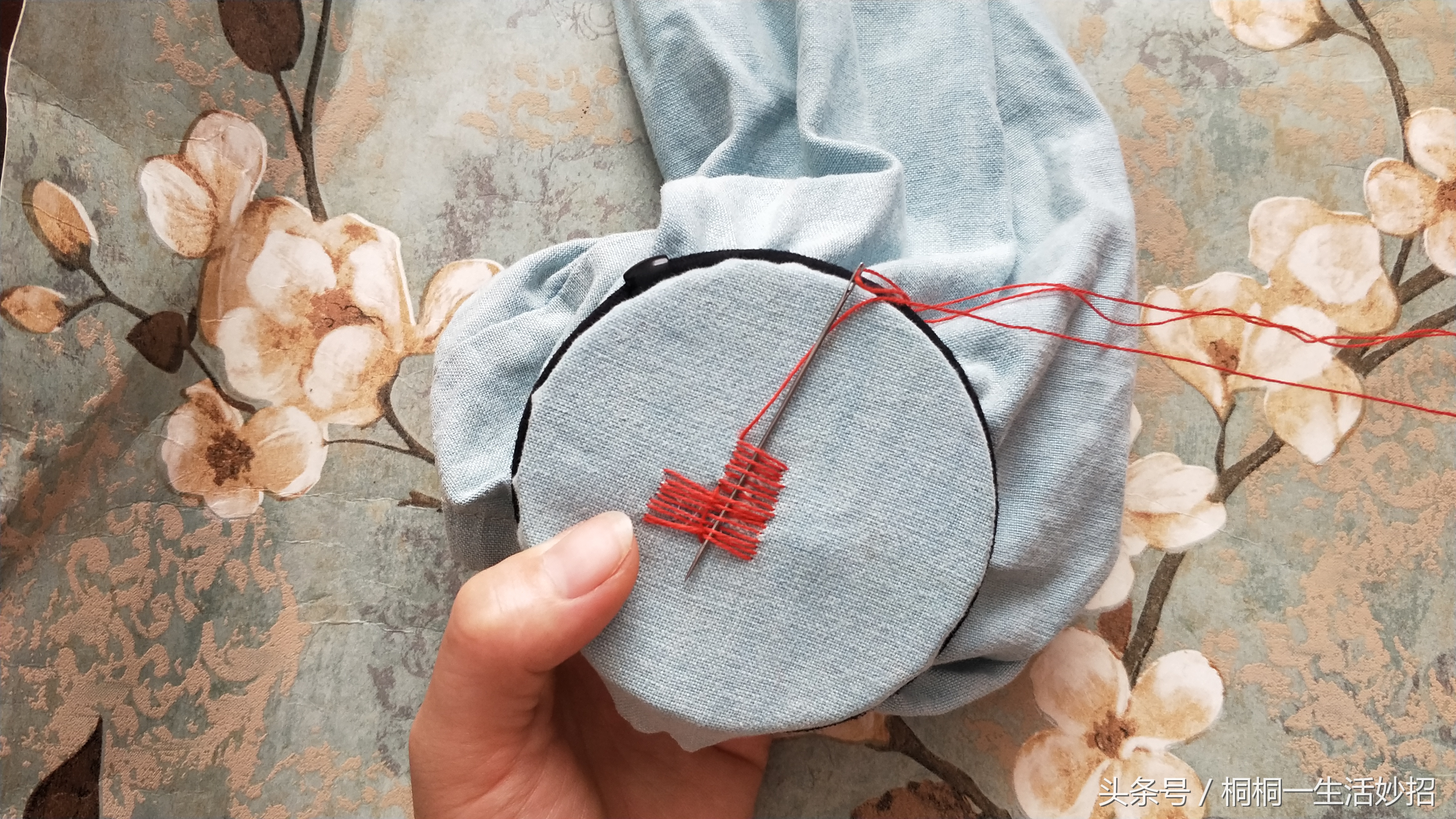 三角口子的手工织补,衣服破三角口子怎么缝补