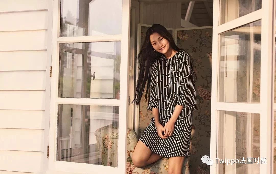 编辑试穿|HM想让你把壁纸穿到身上,没想到还卖断货?!