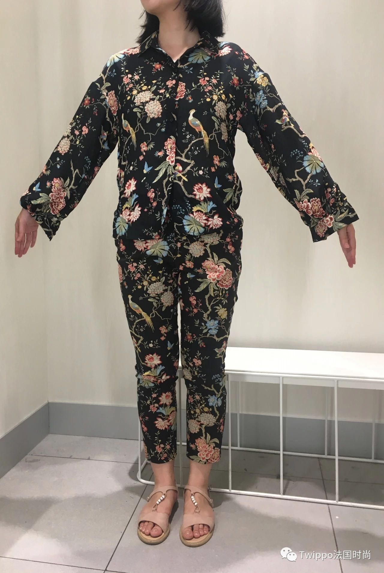 编辑试穿|HM想让你把壁纸穿到身上,没想到还卖断货?!