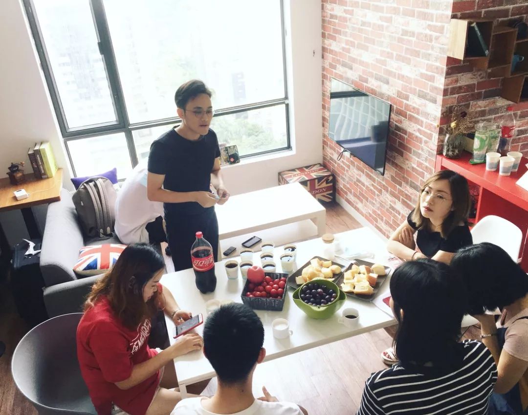 我的英语老师是一个什么样的人,英语老师在你眼中是什么样的人