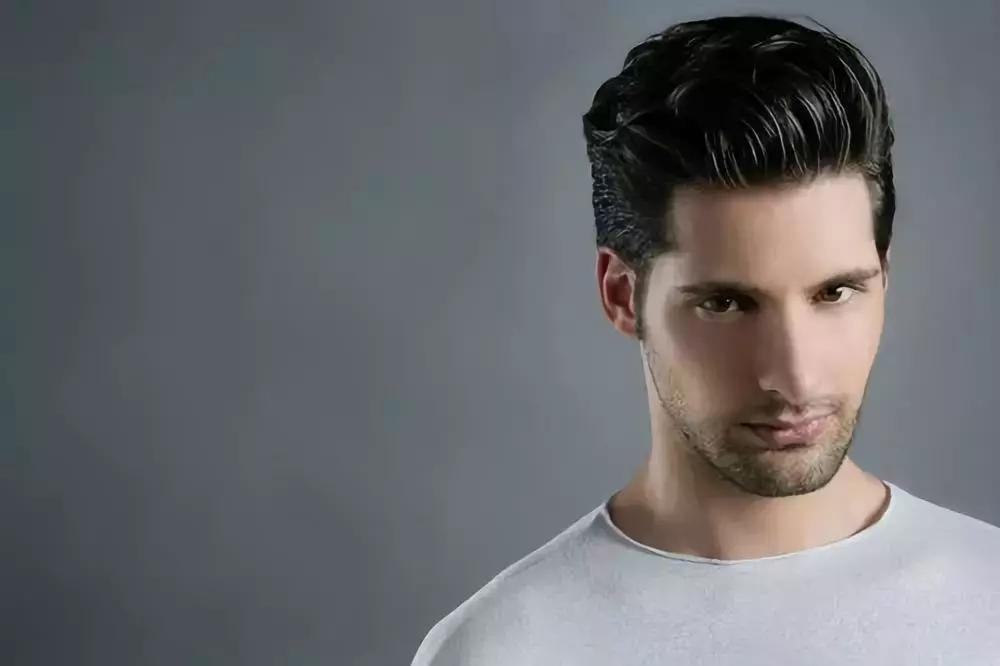 男人尿尿分叉是怎么回事啊,男人小便尿得远是什么原因