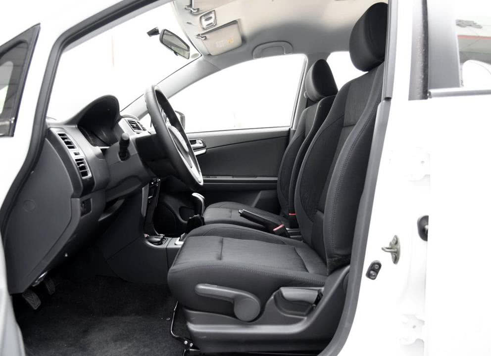 针对中国年轻家庭设计,网友说:新婚夫妻开一辆倍有面子!