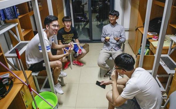 大学宿舍遇到奇葩室友怎么办,大学最怕的三件事