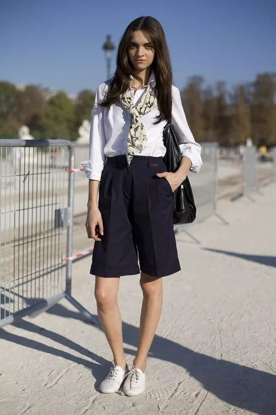 到公司上班可以穿短裤吗 (短裤怎么穿出高级范儿)