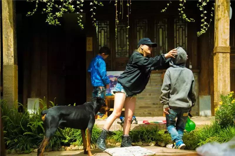 从马来西亚全职太太到丽江单身生活，她生命中的这些感动我