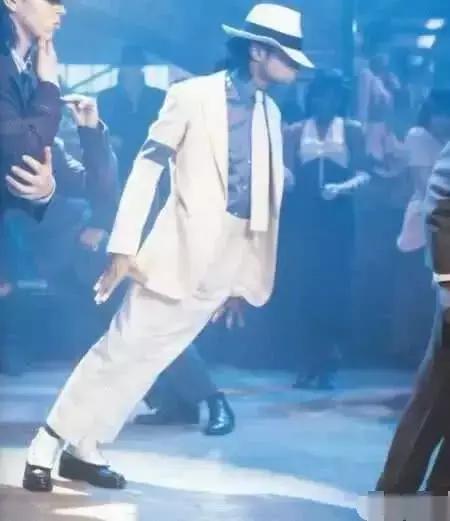 迈克尔杰克逊45度倾斜教程视频,迈克尔杰克逊45度倾斜怎么做到的