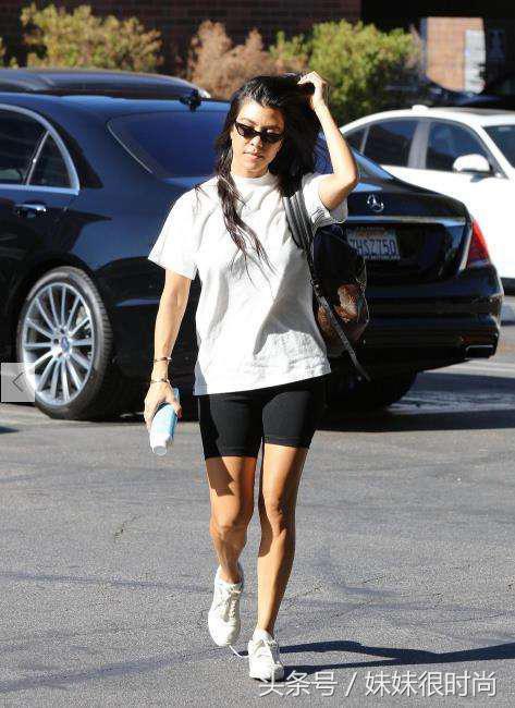 卡戴珊短裤时尚视频,卡戴珊和戴安娜视频