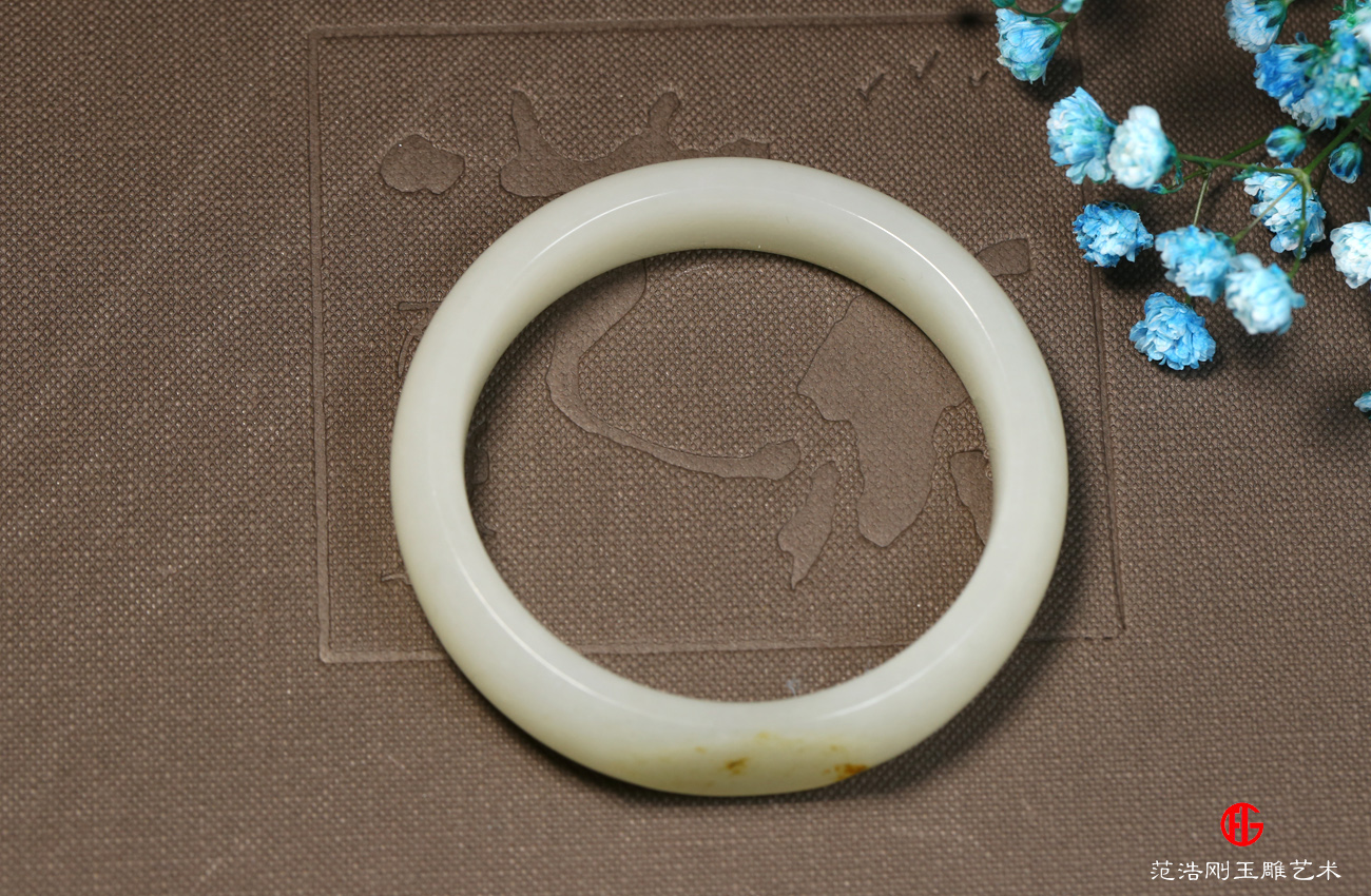 玉镯不戴怎么养能透亮,普通的玉镯能养好吗