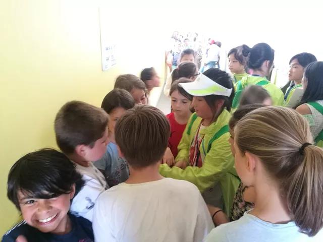 红遍整个欧坦市的草小西区学子，了解一下