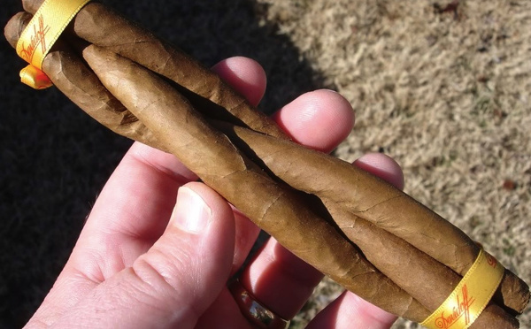 纠缠不休的盘蛇雪茄